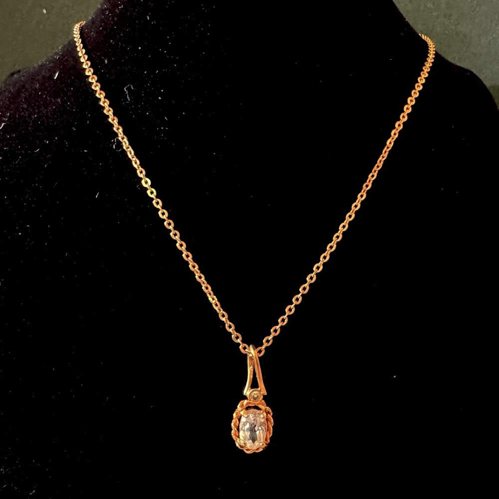 Vintage gold tone necklace